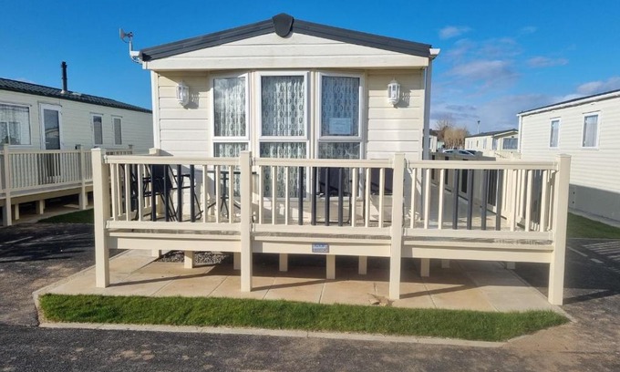 Chapel Saint Leonards Apartment | 8 BERTH DELUXE CARAVAN Pg156 GOLDEN PALM CHAPEL ST LEONARDS