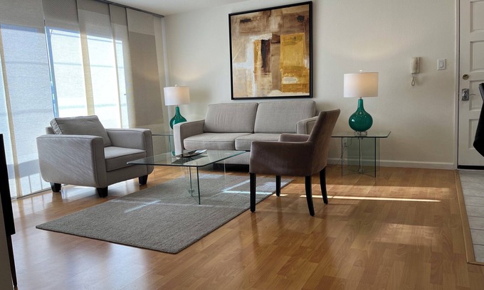 Downtown Apartment | 8. Delightful 2 Bedroom Apt/parking in city center