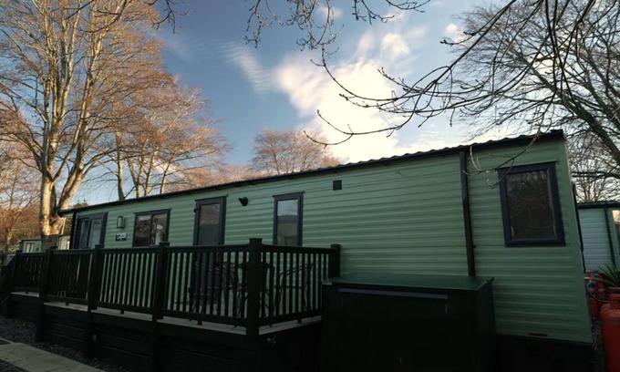 Bowness-on-Windermere Cabin | 8 Guests - 3 Bedrooms - Pet Friendly - Lakeview