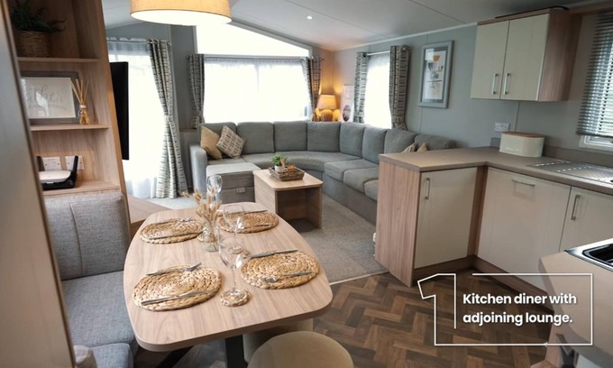Bowness-on-Windermere Cabin | 8 Guests - 3 Bedrooms - Pet Friendly - Lakeview
