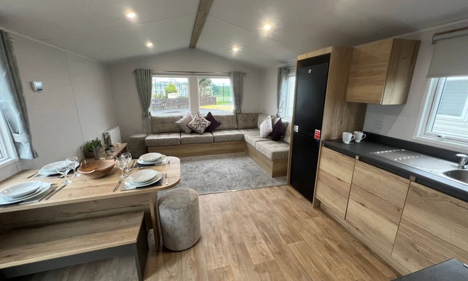 Heacham Cabin | 8 Guests - Swimming Pool - 1min to the Beach