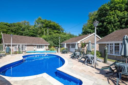 Looe House | 8 Hares Hollow