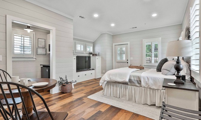 Peachtree City Cottage | 8 Individual Private Cottages