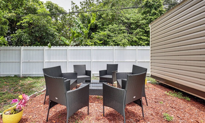 Seybold House | 8 Mi to Design District: Miami Home w/Yard