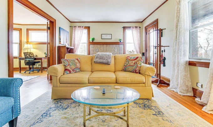 Norwood Apartment | 8 Mi to Dtwn: Inviting Cincinnati Apt w/Porch!