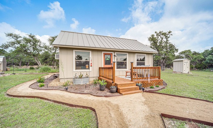 San Marcos Cabin | 8 Mi to Dtwn Wimberley: Cabin Retreat on 5 Acres!
