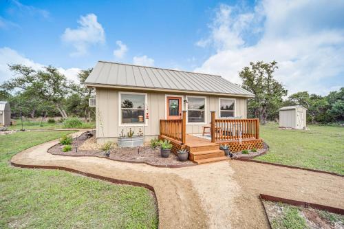 San Marcos House | 8 Mi to Dtwn Wimberley Cabin Retreat on 5 Acres!