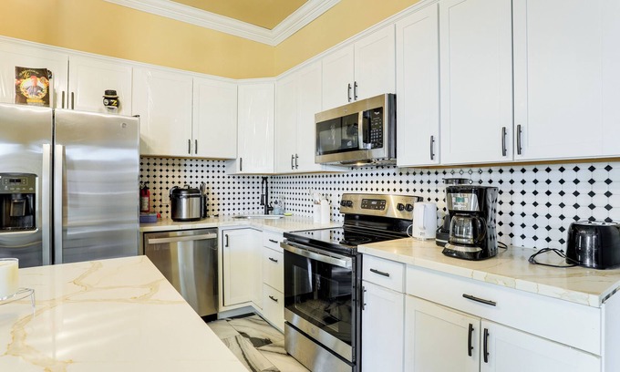 West Lake Forest House | 8 Mi to French Quarter: Home w/Patio & Yard