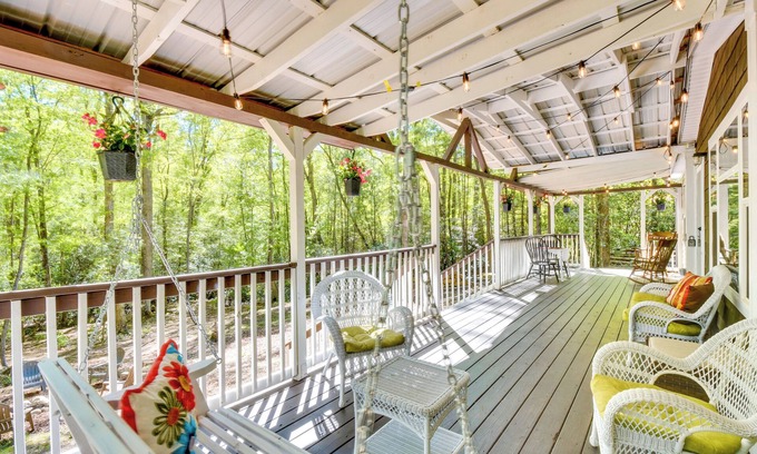 Sautee Nacoochee House | 8 Mi to Helen: Sautee Nacoochee Home w/Hot Tub