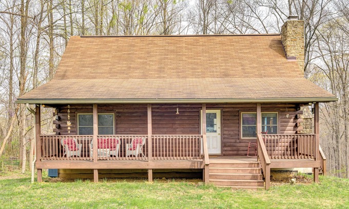 Unionville Cabin | 8 Mi to IU: Cabin w/Reading Nook, Fire Pit & Yard