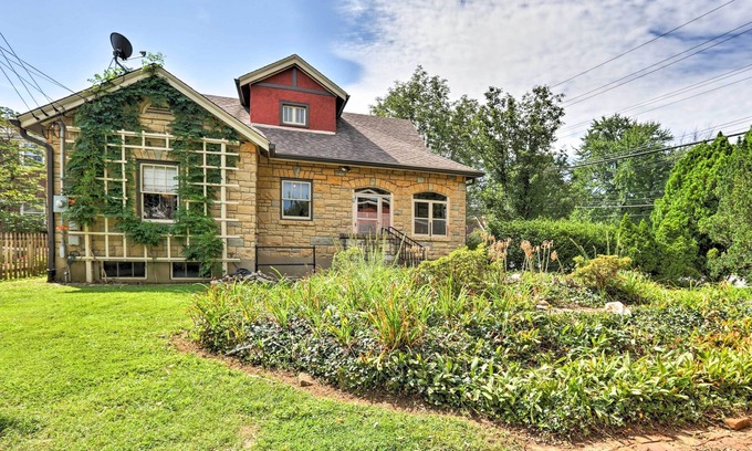 Strathmoor Village House | 8 Mi to Kentucky Derby: Charming Louisville Gem