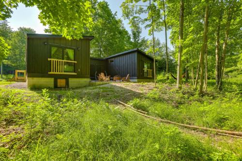 Empire House | 8 Mi to Sleeping Bear Dunes Creekside Cabin
