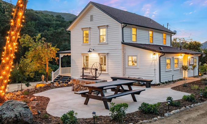 San Luis Obispo House | 8 Mile House Deluxe-Experience California Tranquility at this Historical Home