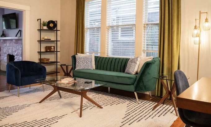 Evergreen House | 8 mins to Beale|Hot Tub|Pool Table |Fire Pit
