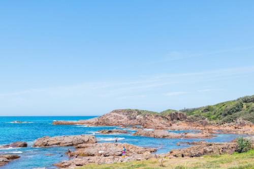 Anna Bay House | 8 Ocean Avenue - Pet Friendly, Wi-Fi, views and Aircon