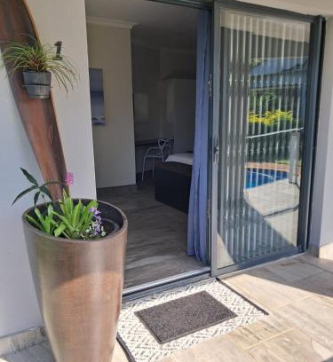 Umtentweni Bed & Breakfast | 8 On Eagle Bed & Breakfast Room 1