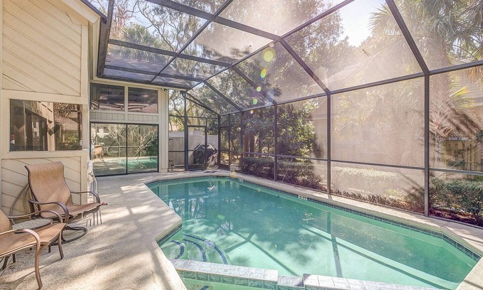 Oceanside House | 8 Oyster Catcher ~ Two Minute Walk to Beach PLUS Screened Pool!