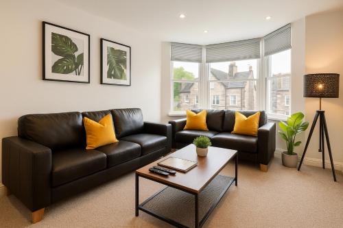 Cathays Apartment | 8 Person, 4 Bedroom Light, Warm & Modern Apartment