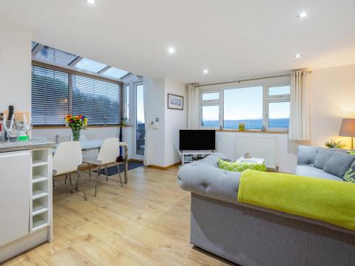 Roundham House | 8 Vista Apartments