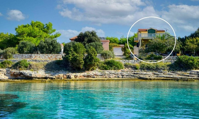 Zirje Other | 80 m² Accommodation ∙ 4 bedrooms ∙ 8 guests