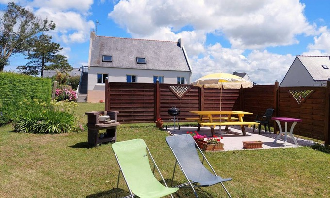 Ploudalmezeau Apartment | 80 m² Apartment ∙ 2 bedrooms ∙ 4 guests