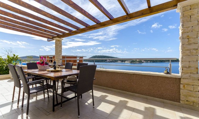 Rogoznica Apartment | 80 m² Apartment ∙ 3 bedrooms ∙ 6 guests