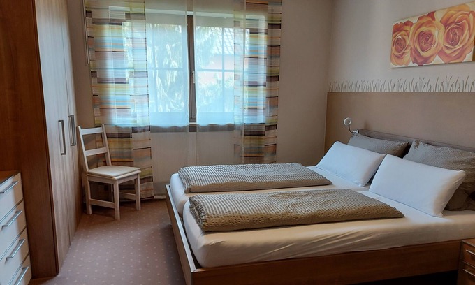 Nordheim a. Main Apartment | 80 qm Wohnung mit einem Schlafzimmer und Balkonterrasse