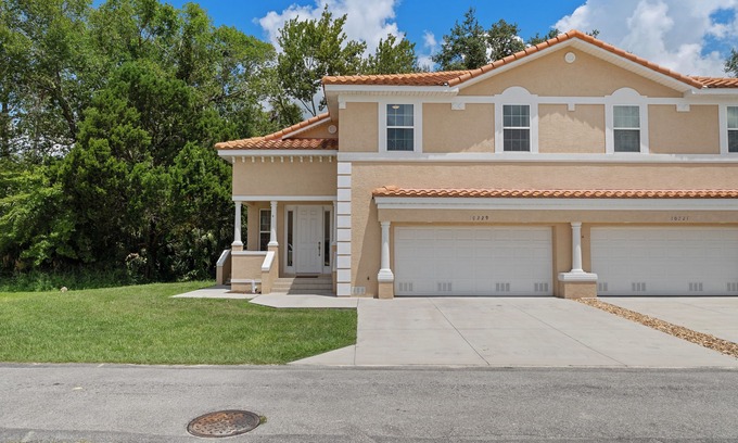 Homosassa Villa | 80 yards to water! Community pool, newly built, families welcome!