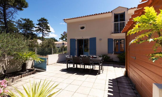 Saint-Hilaire-de-Riez Ski Chalet | 800m from the beach, house for 6 with a pool