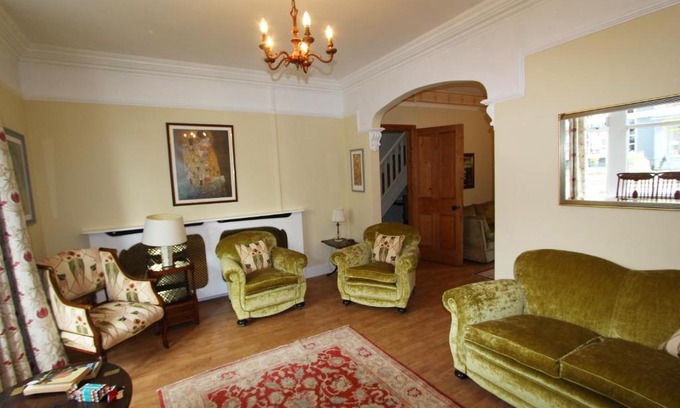 Cowbridge House | 81 Eastgate
