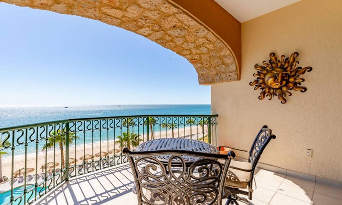 Sandy Beach Condo | 81 m² Condo ∙ 1 bedroom ∙ 4 guests
