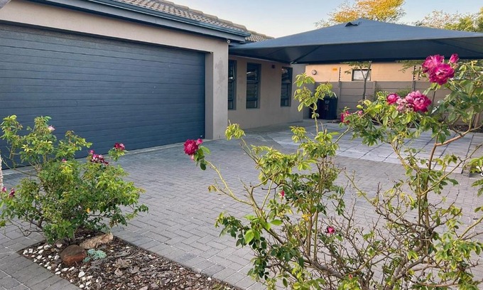 Parow House | 81 on Groenewoud