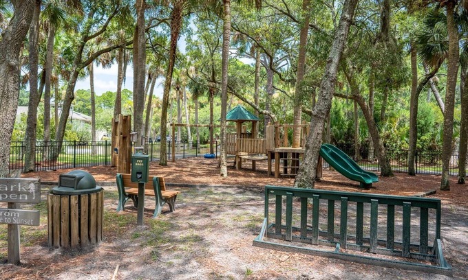 Saint Helena Island House | 813 Bonito Rd