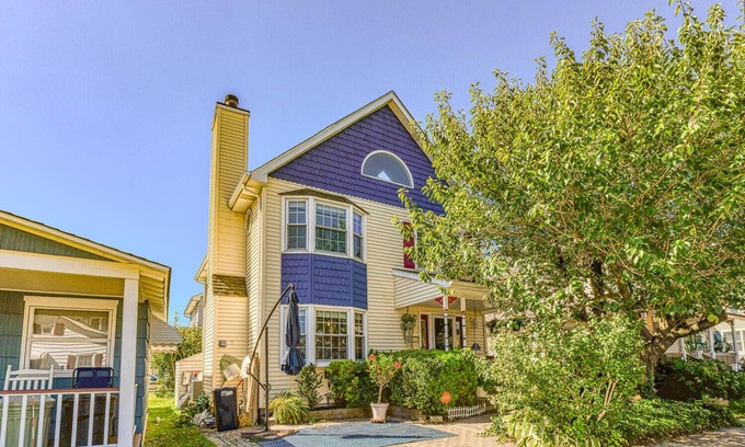 Bradley Beach House | 82 Inskip Avenue - 3-bedroom house in Ocean Grove with coastal decor
