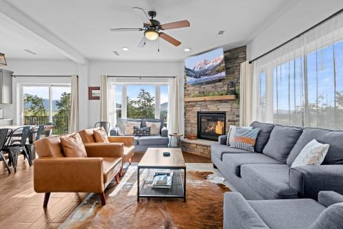 Fraser House | 838B Wapiti Dr