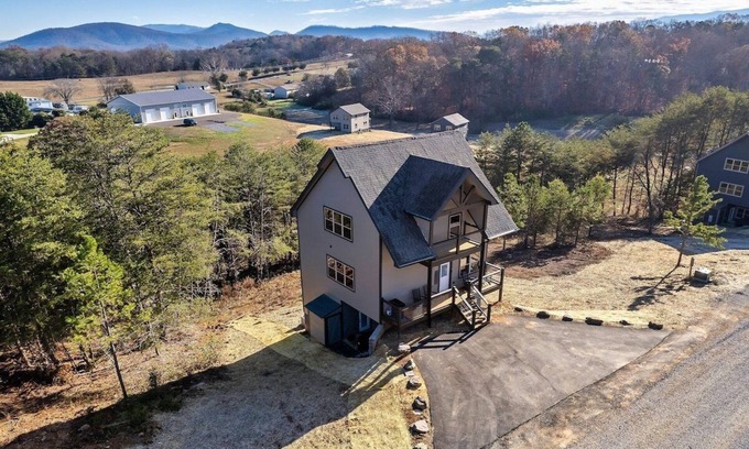 Sevierville Cabin | 85° Pool | Hot Tub |Game Room | Dollywood | Pigeon Forge | Gatlinburg