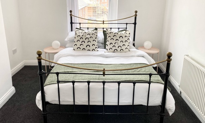 Newcastle-upon-Tyne Apartment | 89 St. John's Road Terrace House