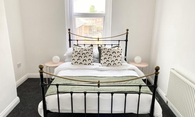 Newcastle-upon-Tyne Apartment | 89 St John's Road Terrace House