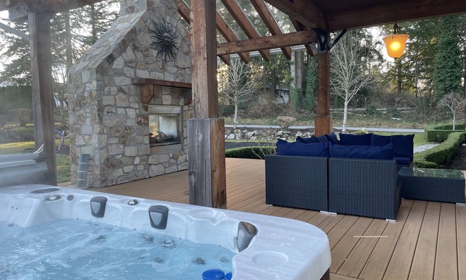 Surrey House | 9 bdrm home, sleeps 26 w/hot tub/gym/theatre/bar