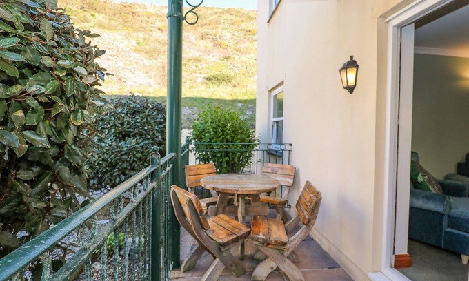 Newquay Cottage | 9 Beachcombers Apartments