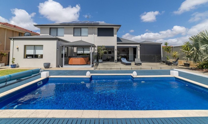 Beaconsfield House | 9 Beaconsfield Delight