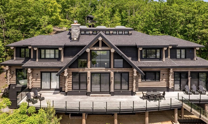Muskoka Lakes Cottage | 9 bed 9 bath log home on Lake Muskoka