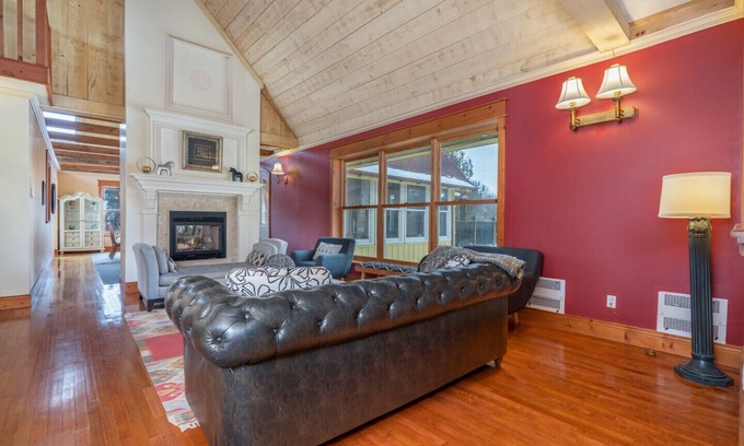 New Tecumseth House | ✦9 Bedrooms ✦8,400 sqft Farm House ✦28 Acres ✦1 Hr from Toronto