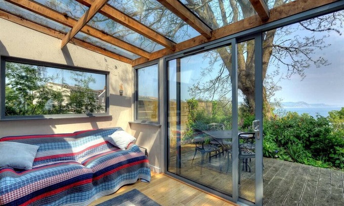 Lyme Regis Cottage | 9 Farnham House