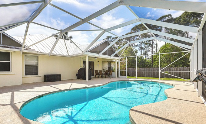 Port Saint Lucie House | 9 Mi to Clover Park: Poolside Paradise!
