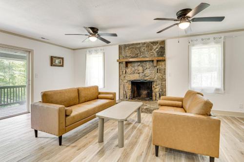 Murphy House | 9 Mi to Dtwn Murphy Secluded Tri-State Stay!