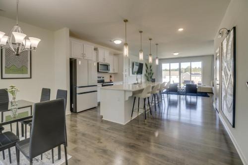 Mount Holly House | 9 Mi to Natl Whitewater Center! Sleek Family Home