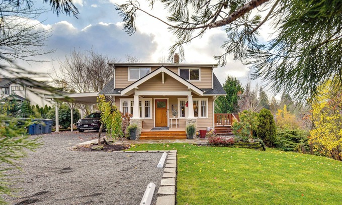 Milton House | 9 Mi to Tacoma: Home w/Deck in Milton!