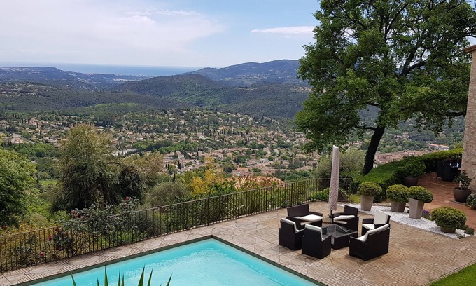 Cabris House | 9 pers 220 m² Authentic Provencal farmhouse in Ostal