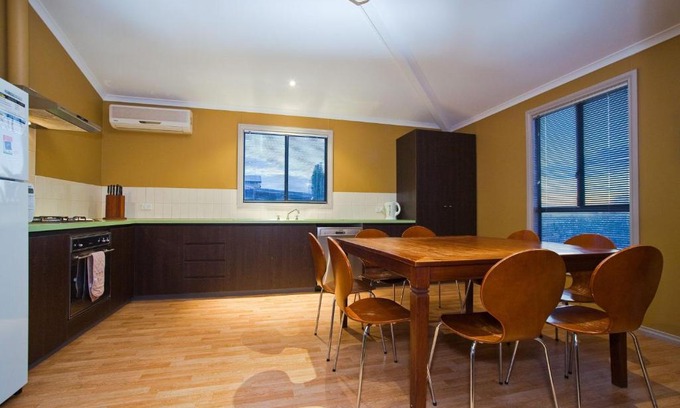 Exmouth House | 9 Skipjack Circle